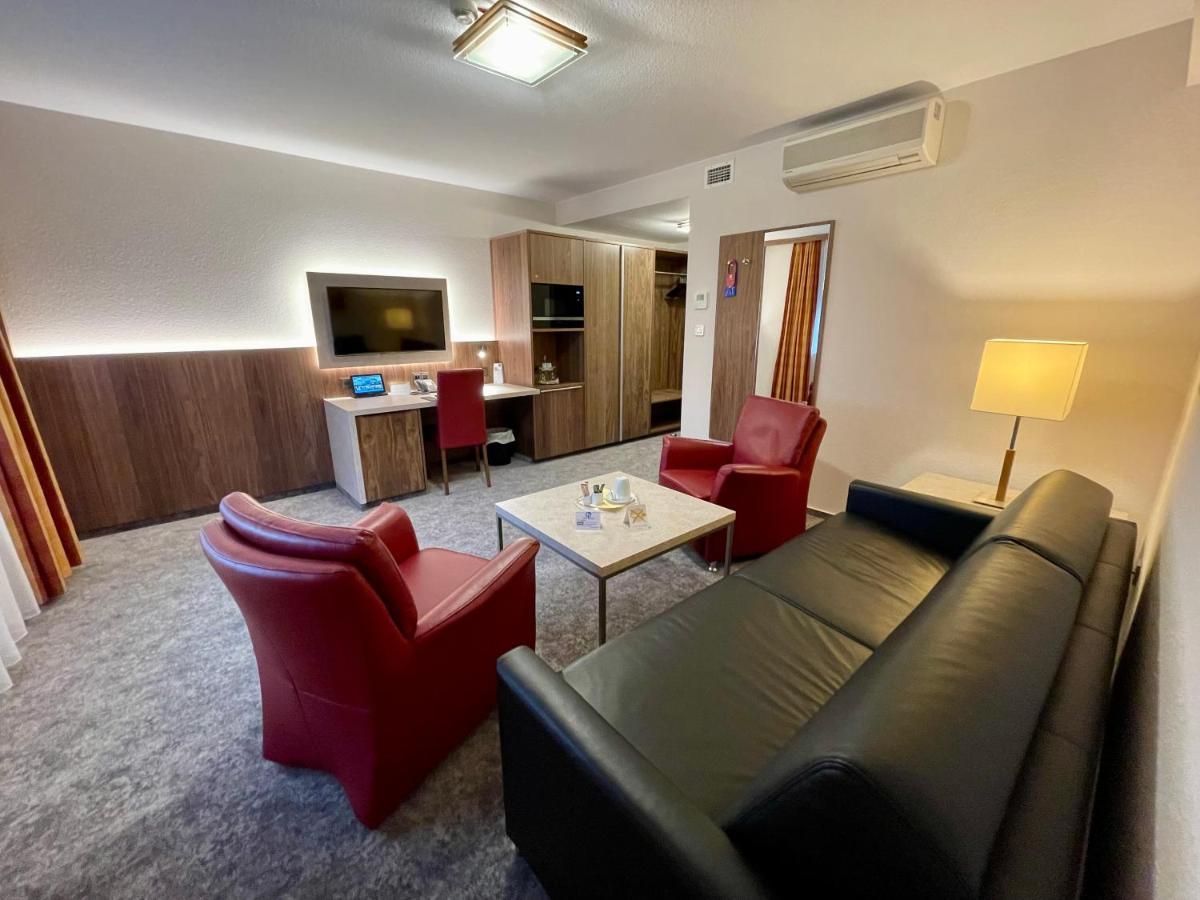 Hotel Merkur Ландштуль Экстерьер фото
