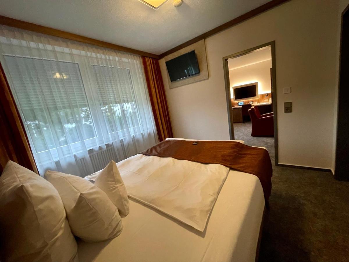Hotel Merkur Ландштуль Экстерьер фото