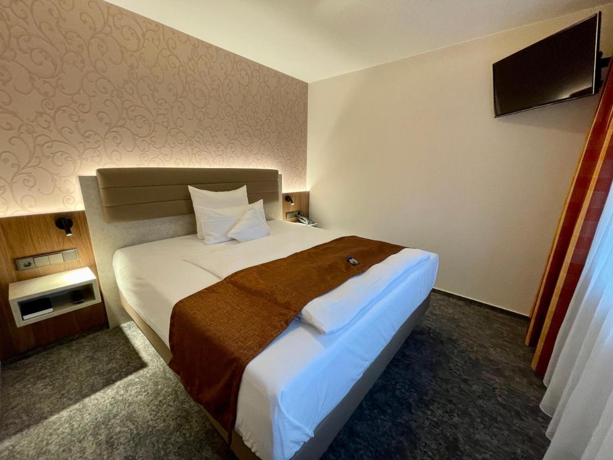 Hotel Merkur Ландштуль Экстерьер фото