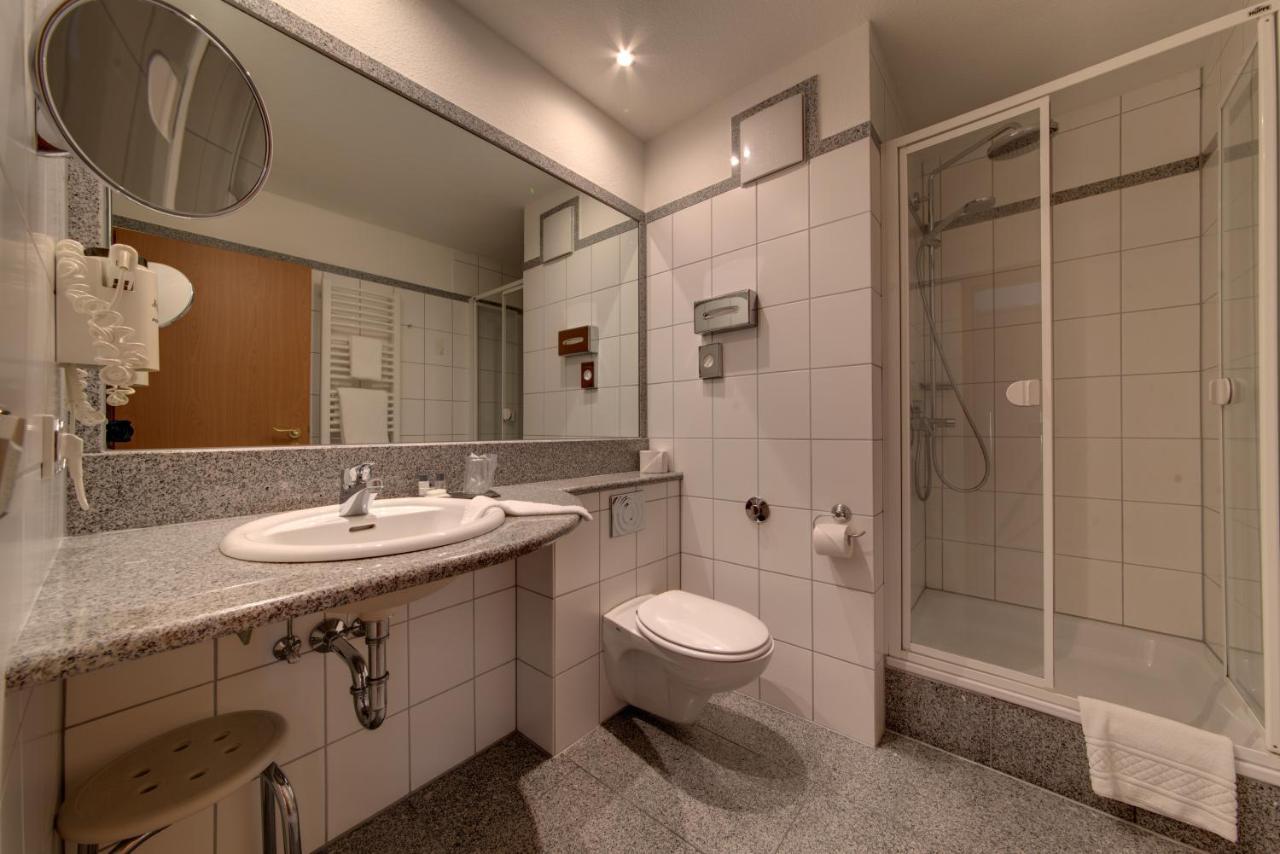 Hotel Merkur Ландштуль Экстерьер фото