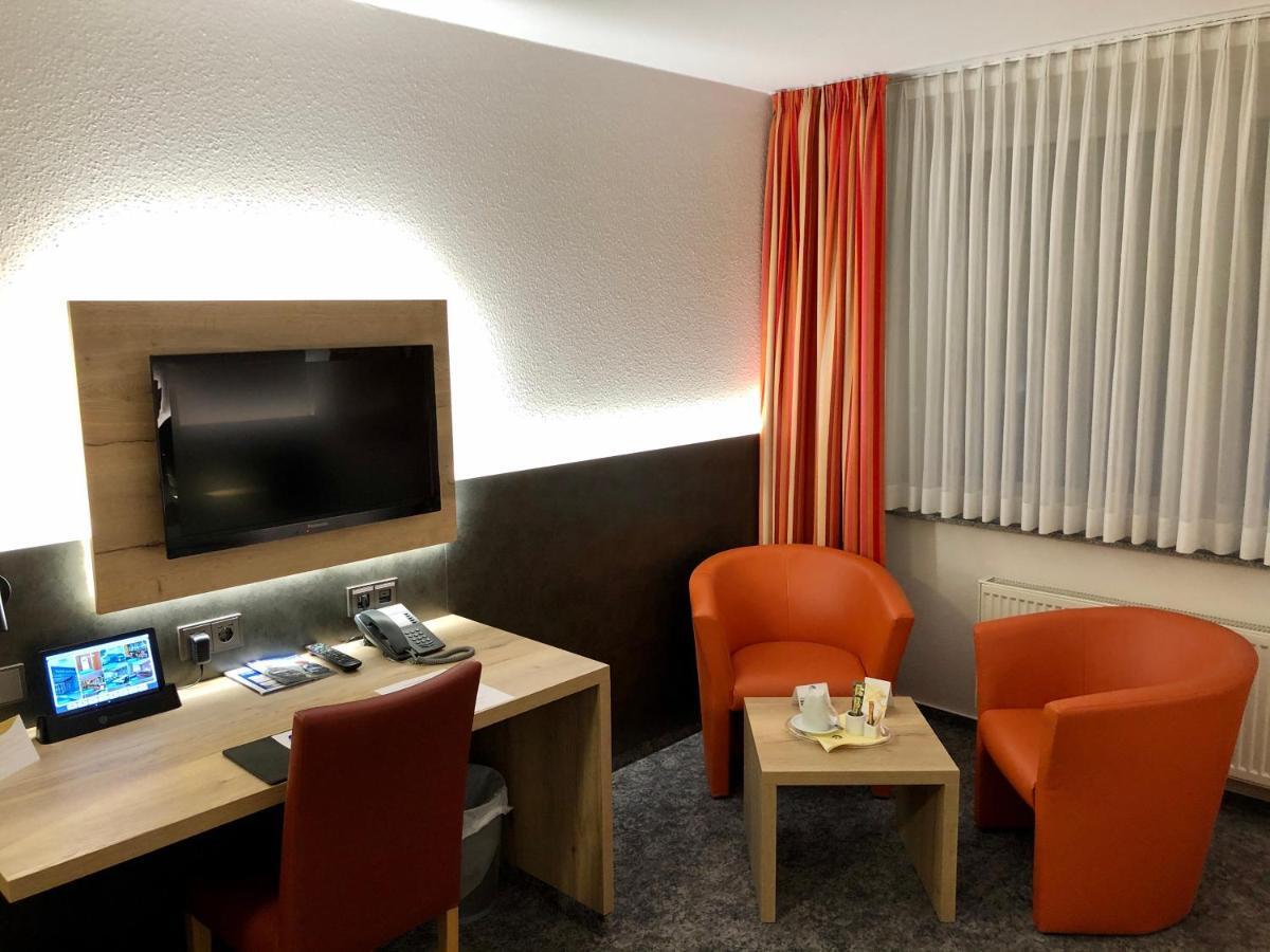 Hotel Merkur Ландштуль Экстерьер фото