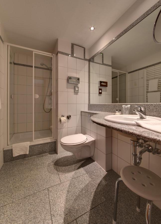 Hotel Merkur Ландштуль Экстерьер фото